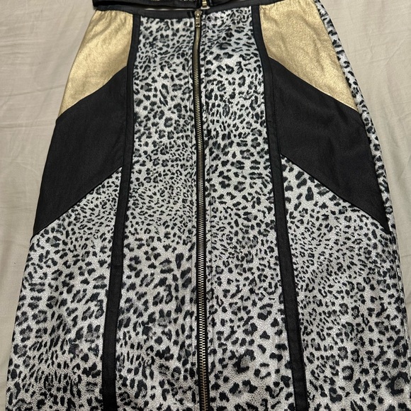 Two piece leopard print set. - Picture 3 of 8